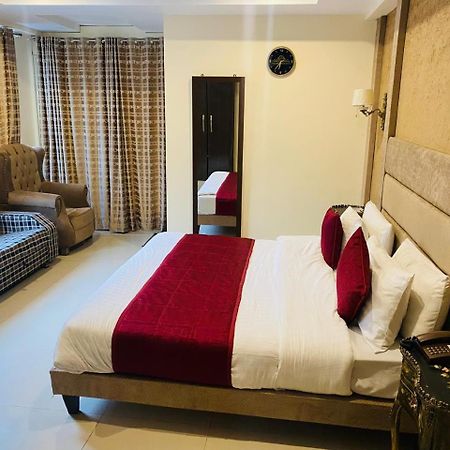 Manila Heights Hotel Наран Экстерьер фото