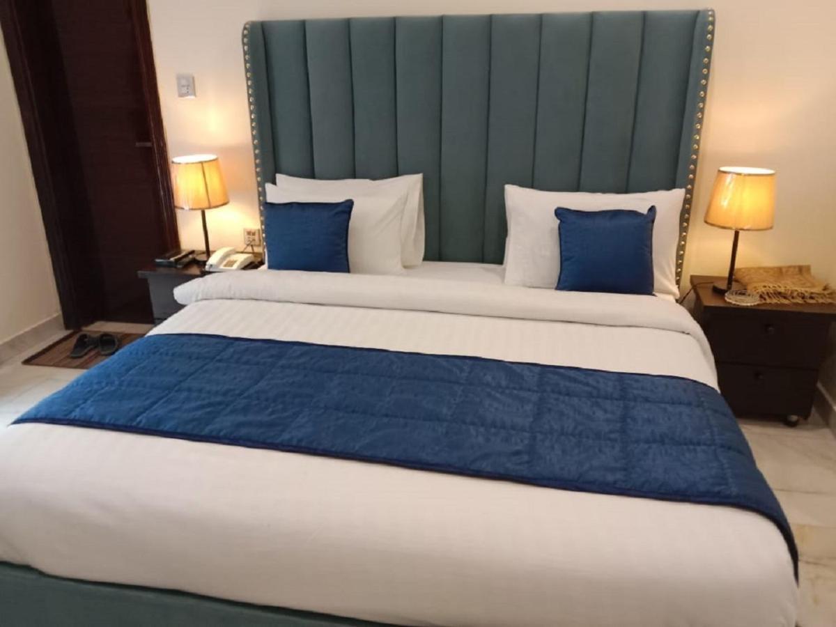 Manila Heights Hotel Наран Экстерьер фото